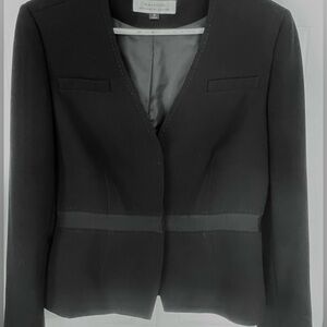 TAHARI - Stylish Collarless Black Blazer